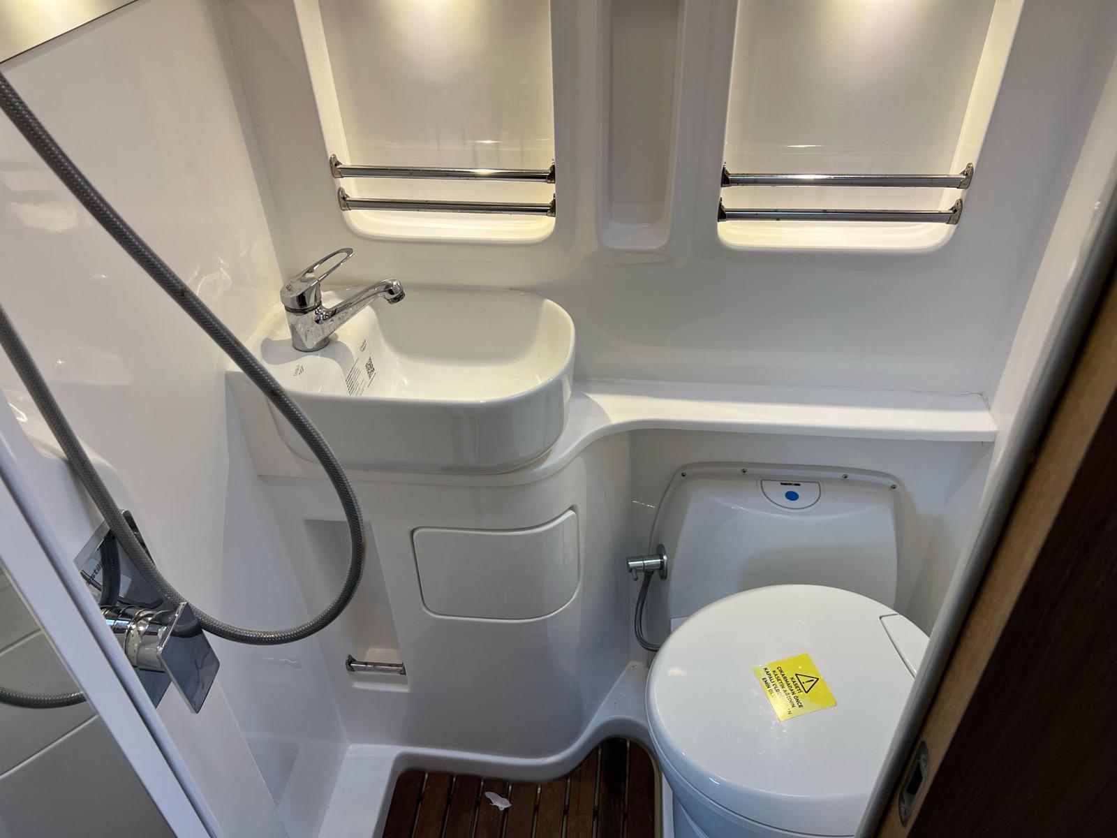 SG4 Karavan banyo bölümü