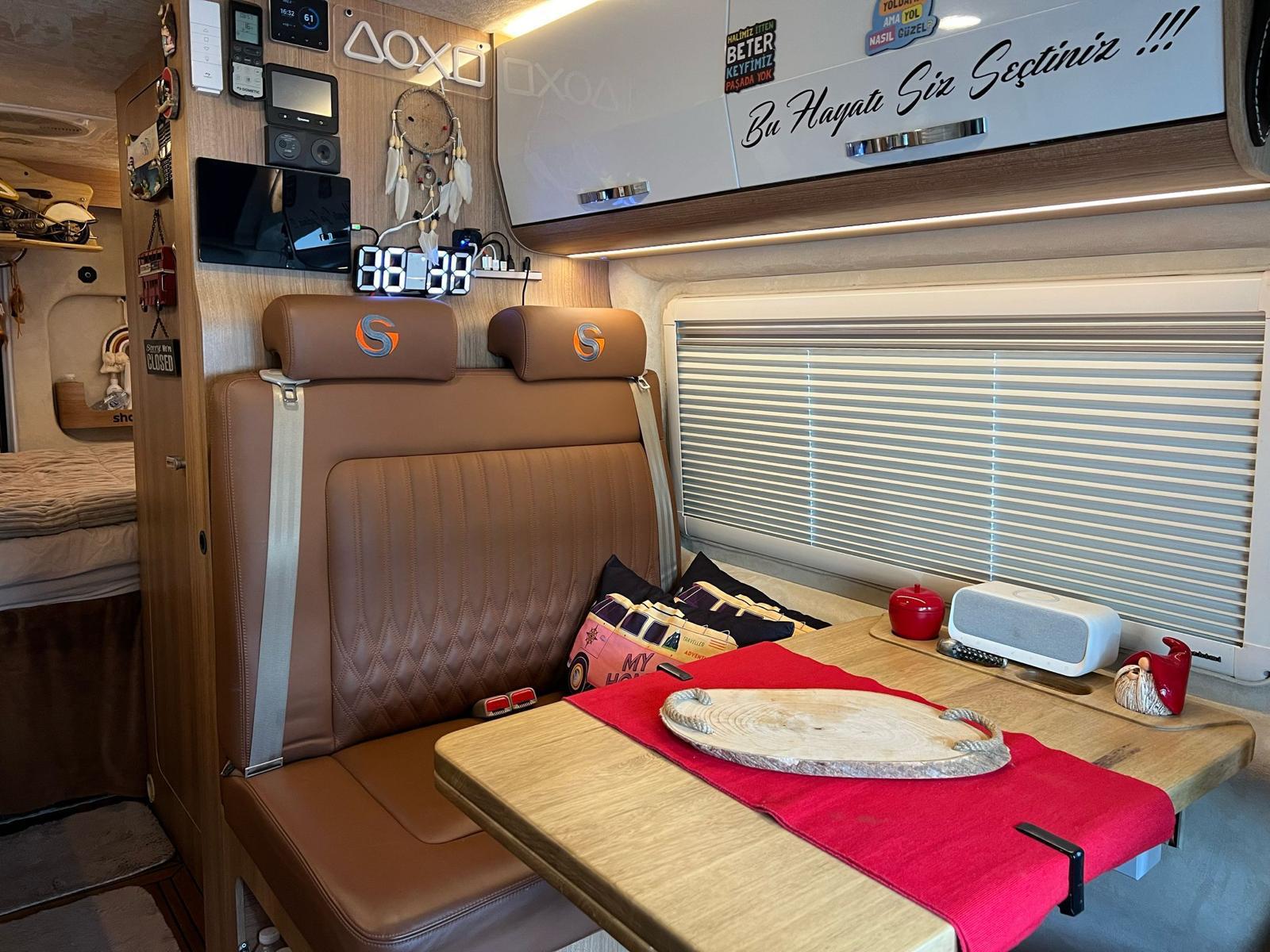 SG4 Karavan ön oturma alanı
